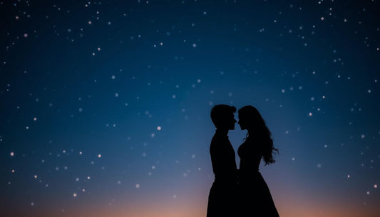 Ein Pärchen vor einem Sternenhimmel